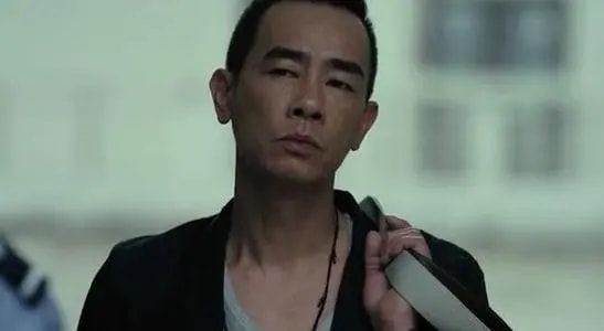 陈小春|5位娱乐圈的“穷明星”，陈小春蔡少芬在榜，蓝洁瑛靠捡垃圾度日