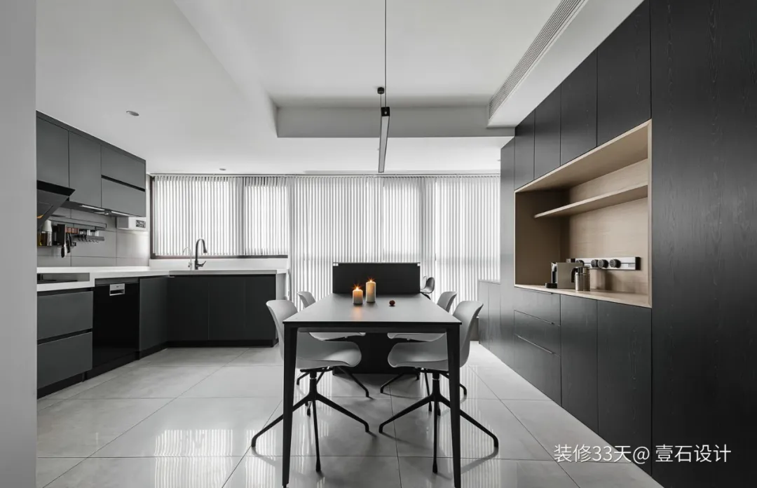 |餐厨一体,书房开放,126平现代简约三室