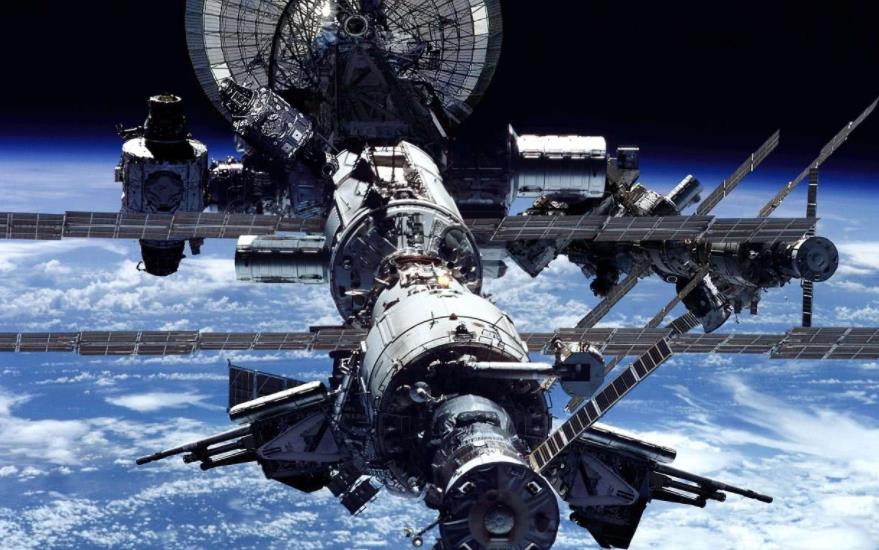 宇航员 空间站服务舱突现燃烧气味,烟雾触发警报声响起,宇航员排查无果