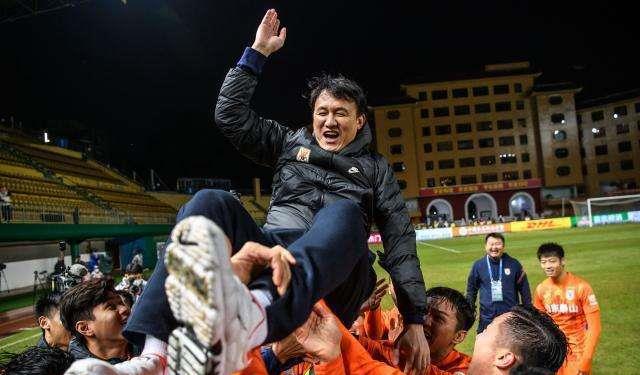 中超|中超悬念真没了?山东泰山收获大喜讯,球迷建议:再买这3人!