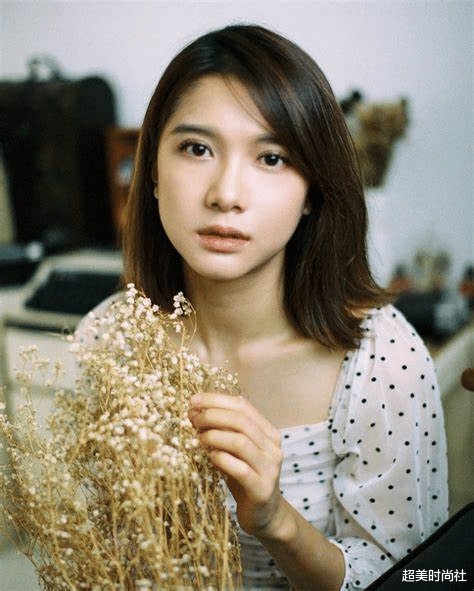 李泽楷|李泽楷签约24岁女星，对方被誉马来西亚女神，现女友穿婚纱催婚