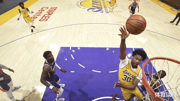 德怀特·霍华德|1板又1板!湖人放弃吧,詹姆斯也喂不动他,还以为是第二个霍华德