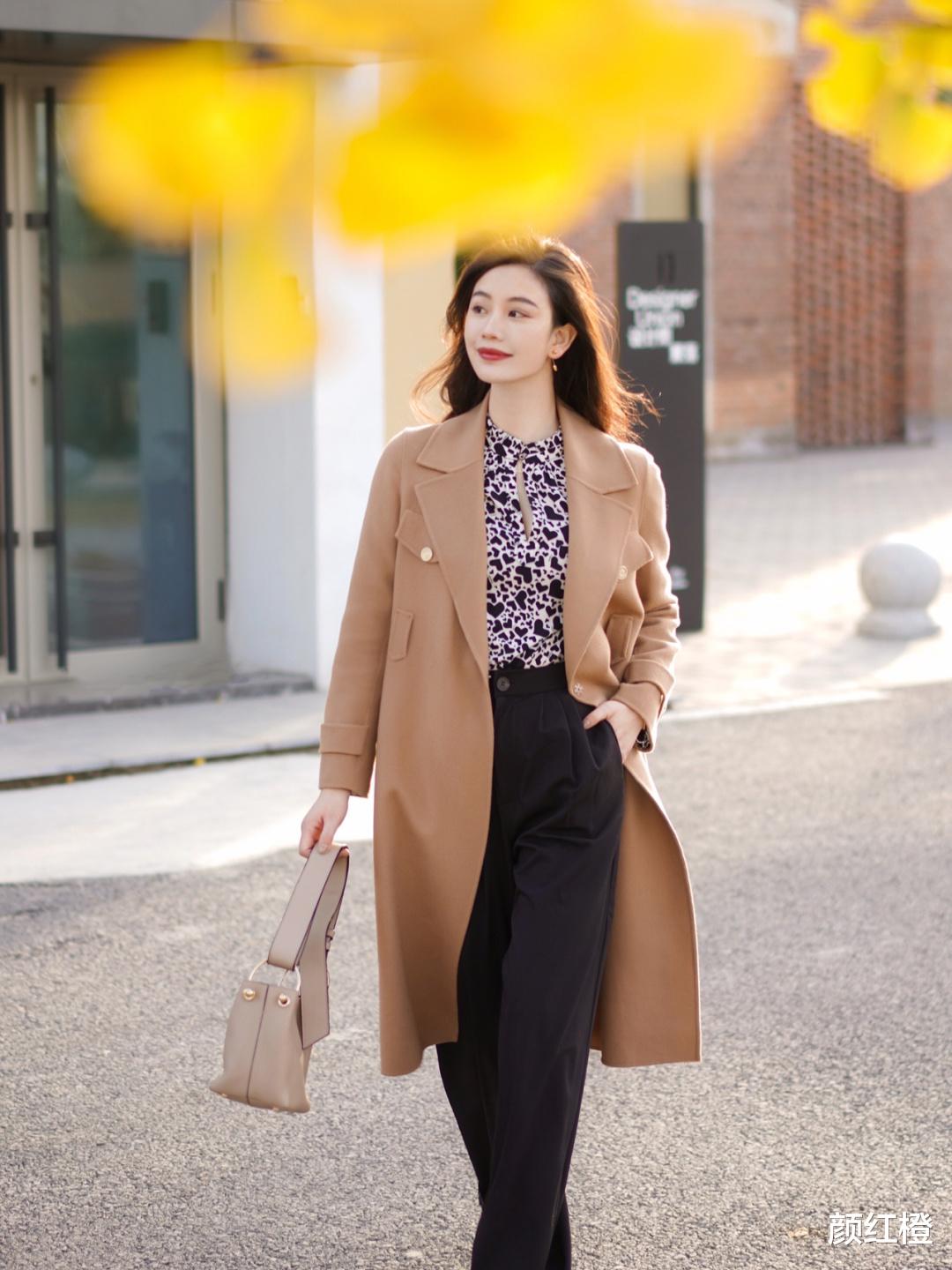 颜红橙 秋冬季节想要穿衣保暖又时髦，看看这些穿搭方式，日常又显气质
