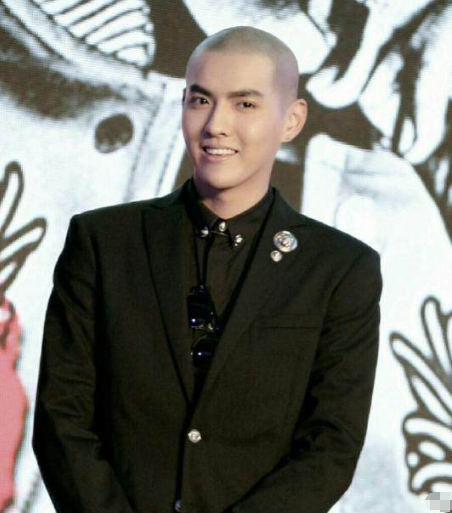 张一山|留过光头的男星：吴亦凡硬朗，张一山像大佬，李易峰憨憨的，只有他像老大爷