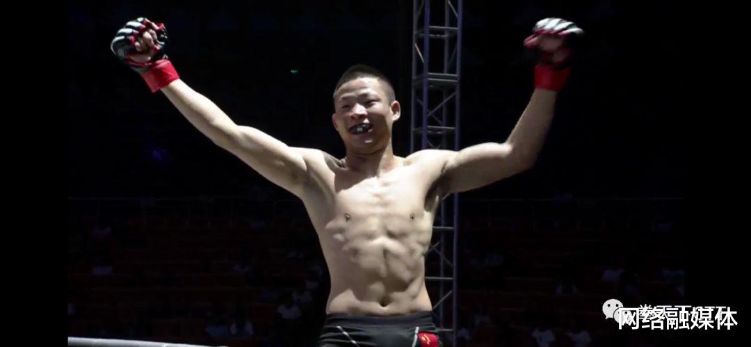 网络融媒体 平凉市第一届综合格斗邀请赛精彩开赛 高手过招扣人心弦