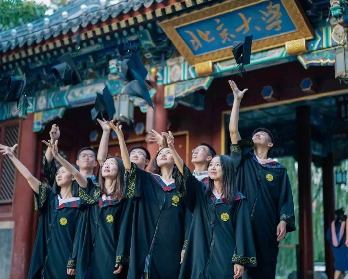 韦东奕|北大“韦神”收入引争议，他能在北京能买多少房子？贫穷限制想象