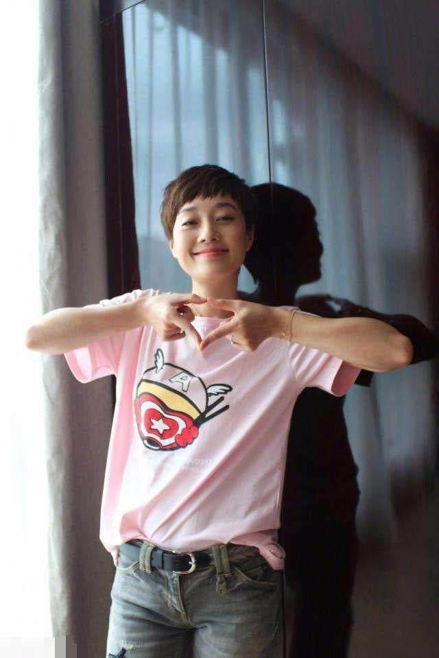 全球资讯 马伊琍真没星架子，穿绿花裤抢眼却接地气，过安检还自个扛行李箱