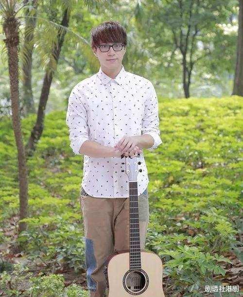 吴业坤|TVB上位小生晒与邓紫棋旧照遭群嘲，网民：谁会记得你这个路人甲