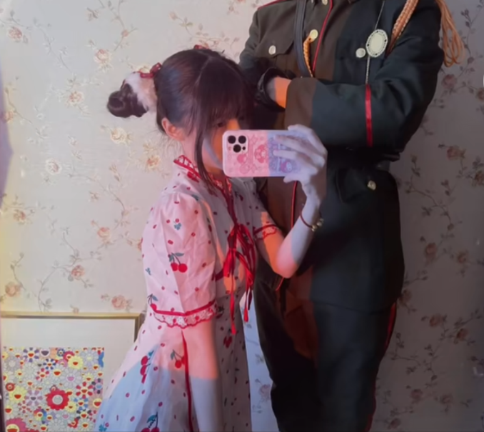 蔡萝莉|蔡萝莉自曝身高？与助理合拍差距过高，粉丝调侃这只有1米3