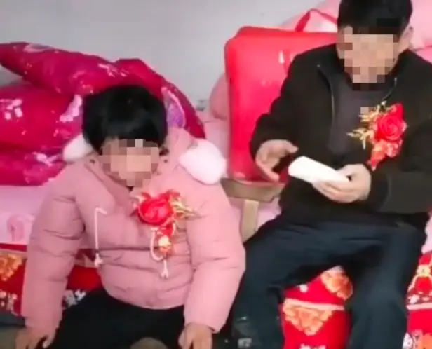 社会热点事件解读 河南55岁单身汉娶22岁弱智女，母亲收彩礼后笑容满面
