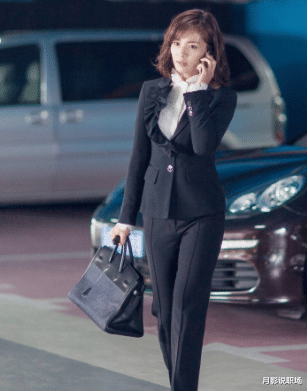 |女子忘打卡被扣300,老员工“鼓动”其辞职,辞职3天后她愣了