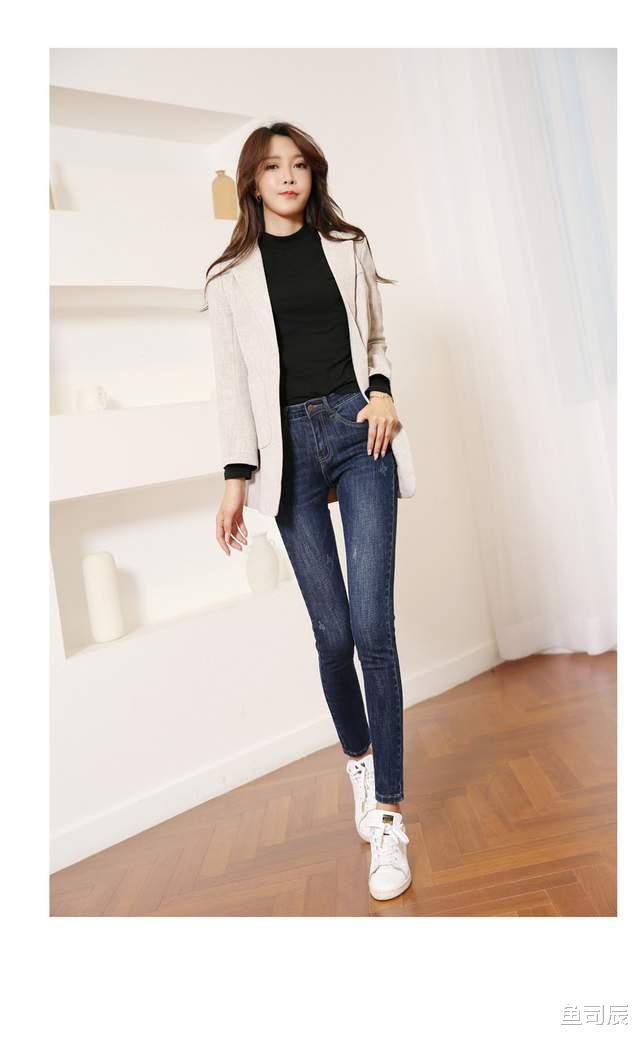 鱼司辰 秋冬,学会这几种羽绒服穿搭法,让你告别臃肿,穿出好气质