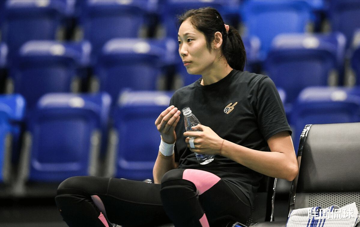 女排|朱婷来了！中国女排六大主力首战欧洲劲旅，郎平终于松口气