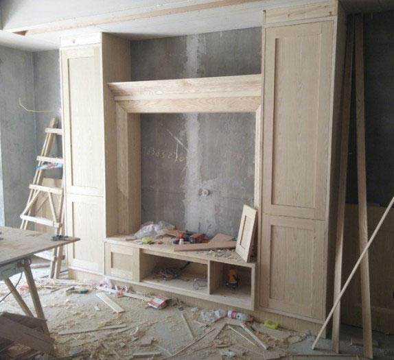 新房装修中，木工加班加点20天做完满屋子家具，工钱17300贵吗？