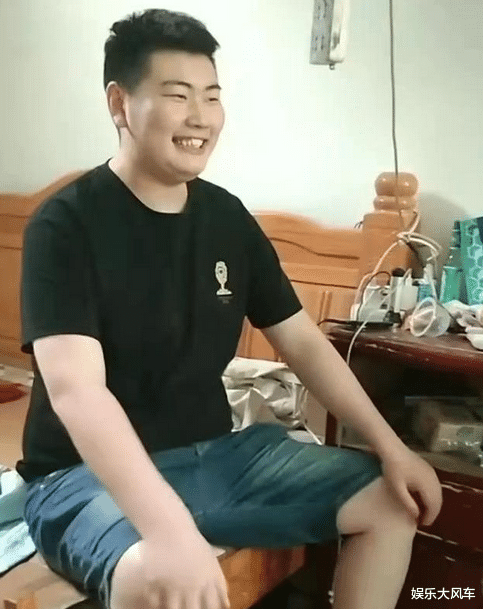 朱之文|女网红拿户口本表白朱小伟，称不图名不图钱，只想给你生大胖小子