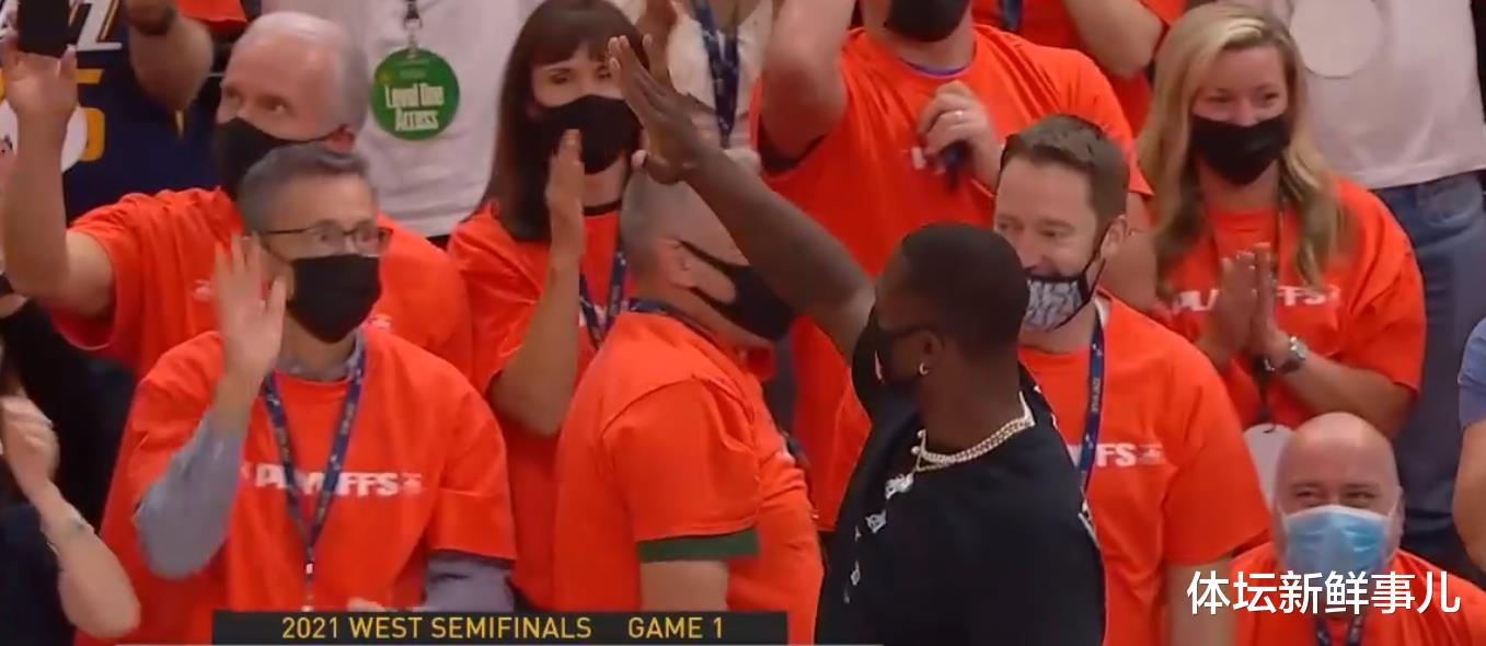 快船队|输球又输人！快船109-112爵士，苏群曝内情，伦纳德引热议，谁注意韦德举动