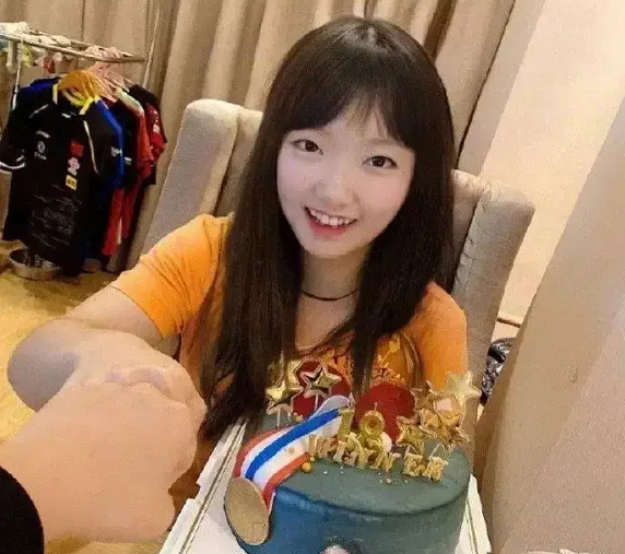 Hi家有小甜椒儿|换发如“换脸”，假小子也能变美女，女孩子什么时候变美都不晚