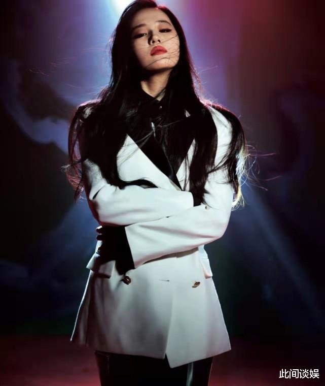 lv|LV大秀女艺人造型：刘亦菲热巴穿同款靴子，杨超越欧阳娜娜走甜美风