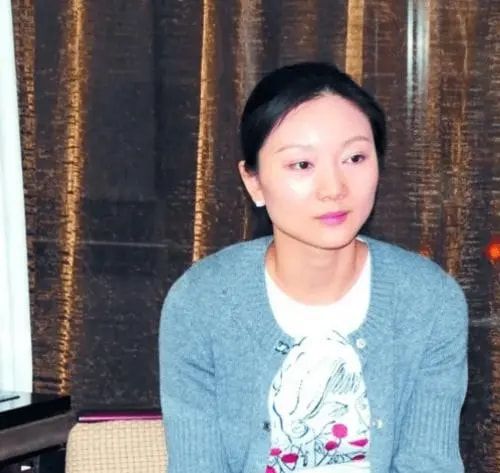 张艺谋|“谋夫人”陈婷：曾打败巩俐赢得爱情，为大31岁的张艺谋连生三胎