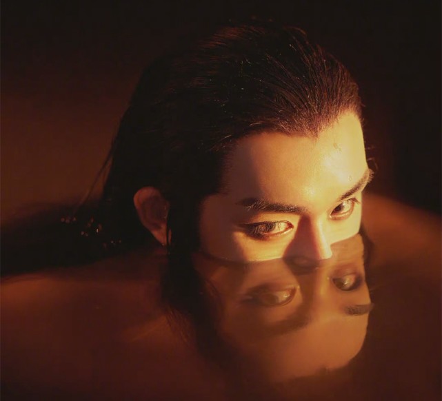 丁程鑫|《天官赐福》开机在即,丁程鑫被曝饰演青鬼戚容,剧照成选角关键