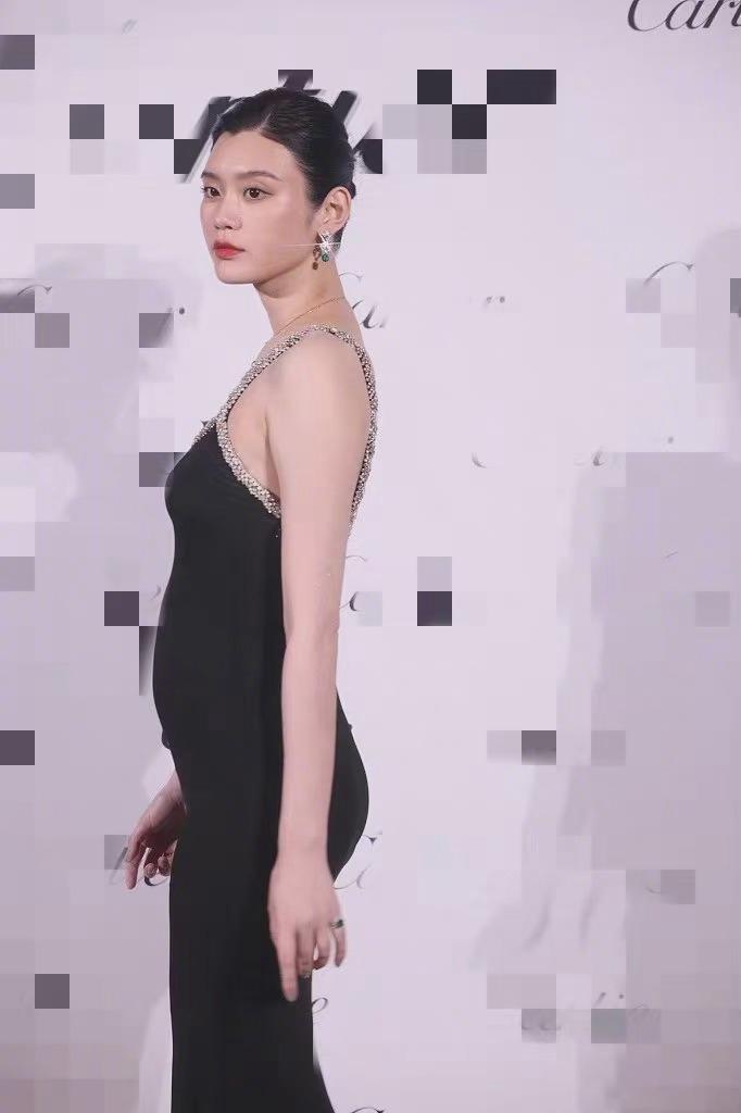 奚梦瑶|奚梦瑶二胎复出失败？过度磨皮骨相全无，精修硬照也没当年的风采