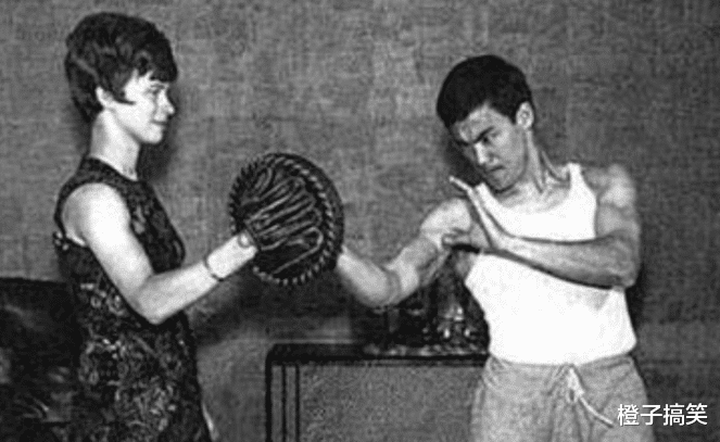 李小龙|47年前，李小龙惨死在丁佩的床上，背后的原因不止猝死那么简单