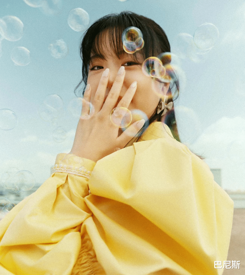 杂志|明星饭碗被抢！杨倩在奥运会后连接5个代言，连拍个杂志照像女星