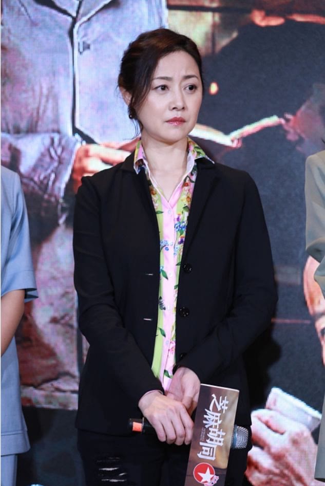 潮帮先生 刘蓓真没见老，和王鸥同穿西装看不出大15岁，唯独鞋子暴露了年龄