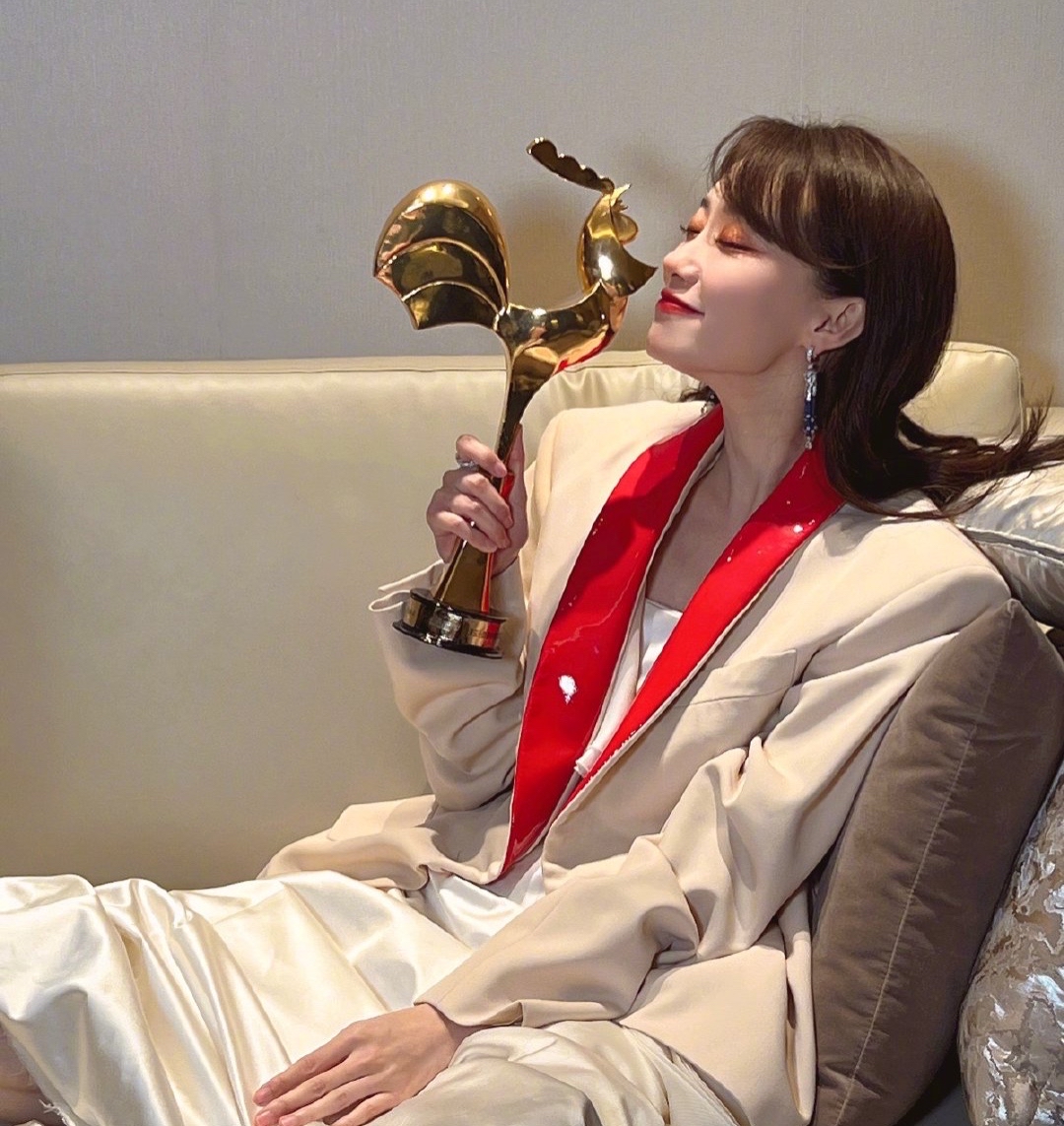 张小斐|张小斐摘得“金鸡影后桂冠”，演员孙茜遭网友“讨伐”：请别小看任何一位演员