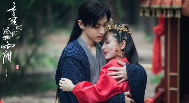 何沐青谈|杨紫幕后合照，3次紧挨邓伦无视李现，邓伦不在李现圆同框梦