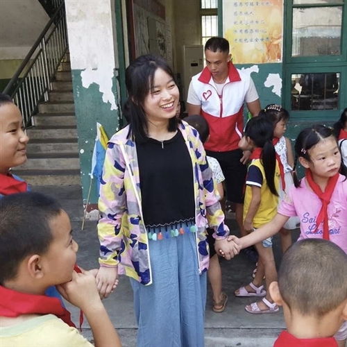文具|小学女生出现“拜金”心态，热衷借同学高档文具，父母担忧却无奈
