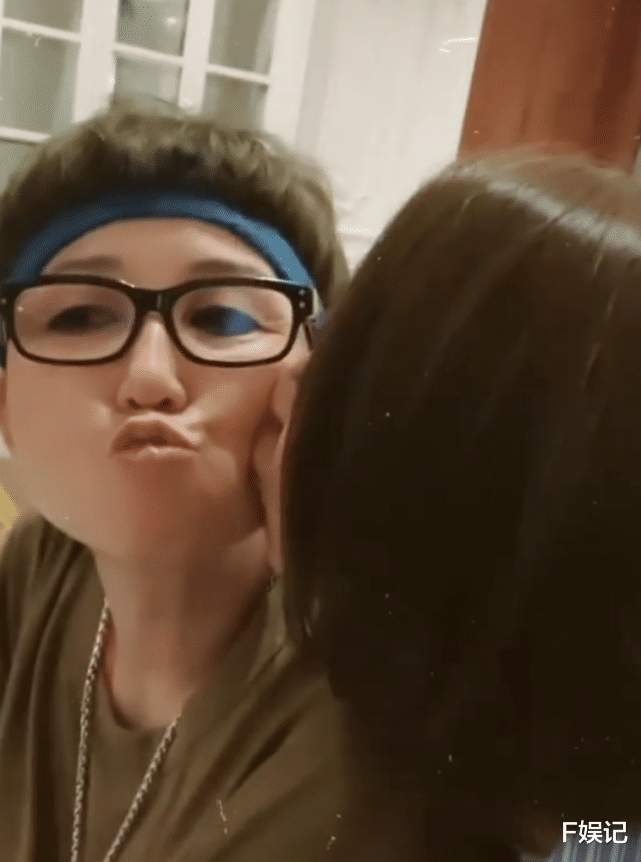 高海宁|TVB女艺人高海宁带妈妈吃饭庆生 母女像饼印而且妈妈还很冻龄