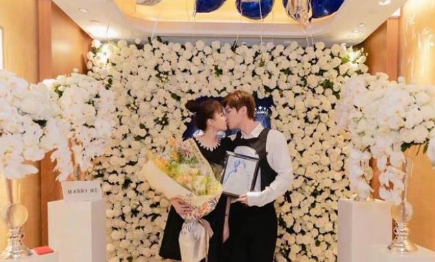 赵本山|赵本山准女婿晒同居视频，被嘲长相像奥特曼，积极回应被赞高情商