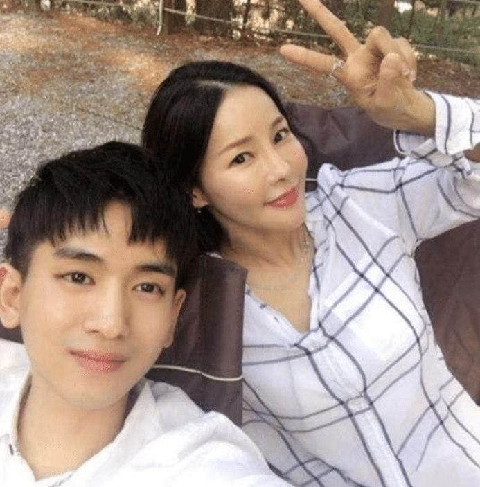 米娜|她42岁因长得太漂亮，被小17岁男生追求，如今活成了这样