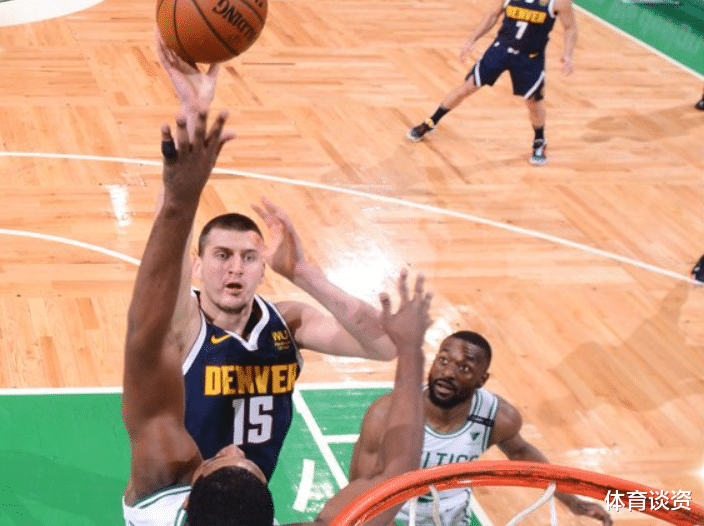 湖人隊(duì)|狂轟43+6+5！約基奇變瘦也變強(qiáng)，23中16打爆湯普森，僅3人上雙又空砍