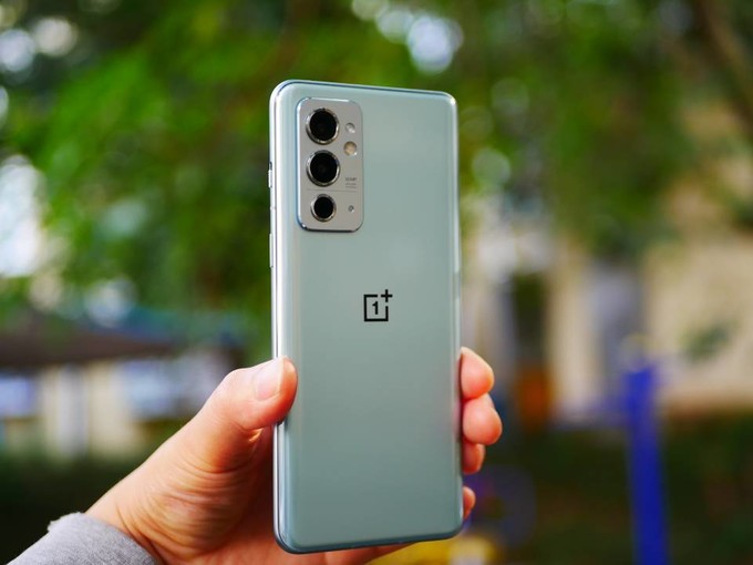 一加科技|直屏爱好者首选，骁龙888+E4屏幕+65W，如今只要2599元