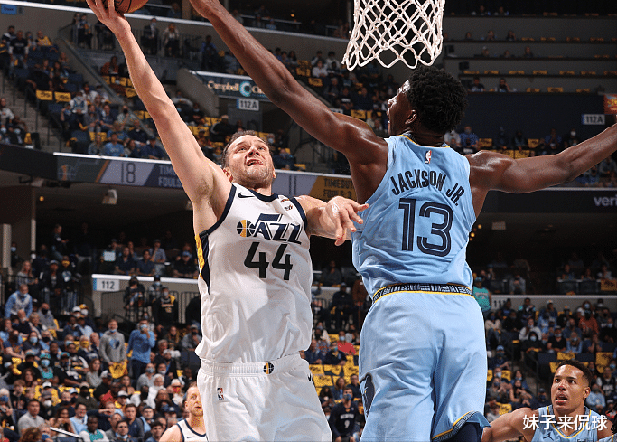 季后赛|首轮季后赛！打没身价的5位球员，一人退步很大，一人被湖人痛恨