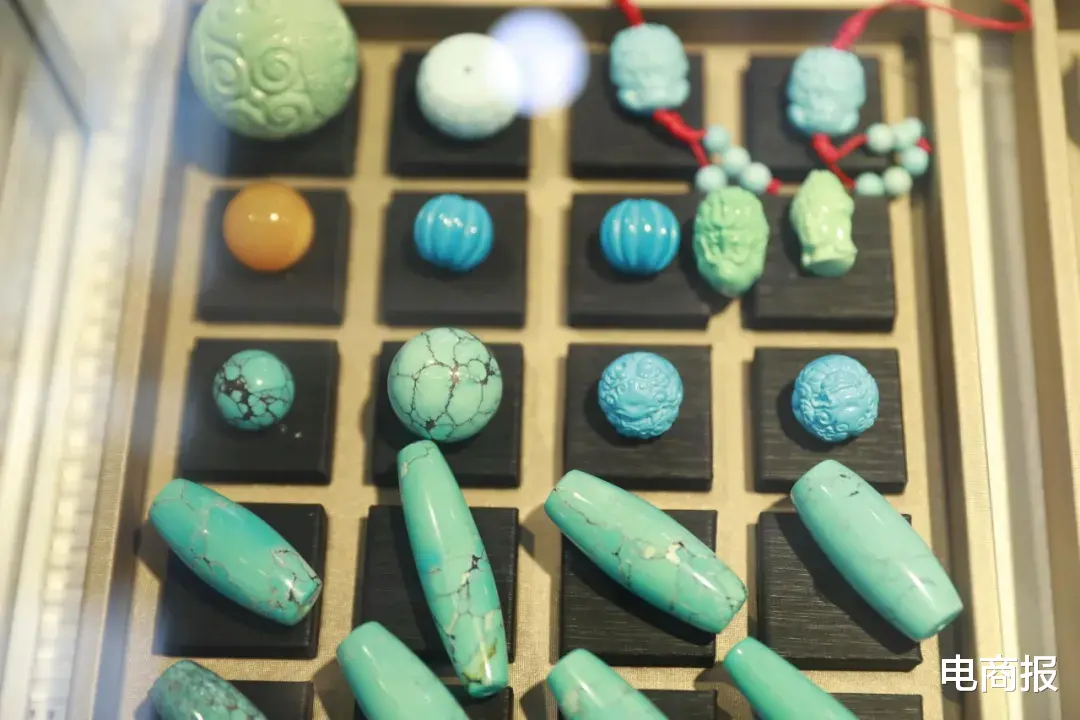  卖假货却销量火爆！疯狂收割女人的生意，一天狂捞2亿