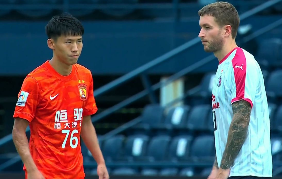 广州队|广州队迎来开年喜讯，却遭球迷强烈吐糟，男足职业联赛或将雪崩？