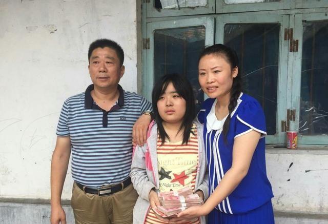 草帽姐|草帽姐为何被万人唾弃？看看她老公干了啥，难怪至今翻不了身