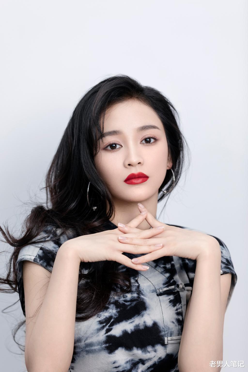 老男人笔记 王一菲水墨旗袍大片，都市风冷艳红唇，自带气场港味十足