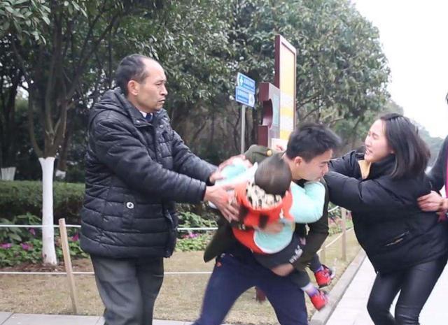 关宏峰 人贩子骗术太多？不仅这样，娃有很大关系，这种孩子最不容易被拐