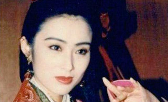 张敏|张敏53岁落魄了？找小10岁不知名导演当二婚对象，被男方酒后消遣