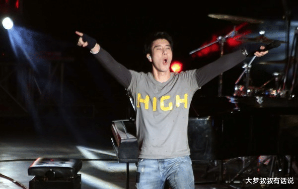 王力宏|李靓蕾遭爆“辜负订婚男友”嫁王力宏!网友火爆怒呛,她7字霸气回应