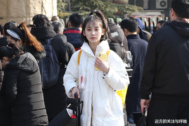 聚会|办公室的尴尬:被误解与美女同事穿情侣装