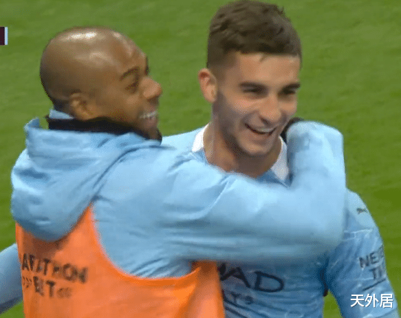 英超|英超瘋狂4-3！瓜迪奧拉用勝利慶祝奪冠，00后神鋒戴帽+逆天進球