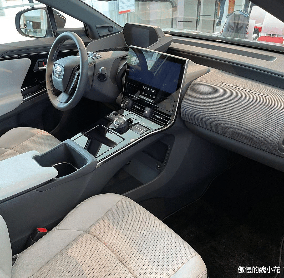 提前預定爆款！豐田純電SUV明年量產，尺寸超RAV4，內飾迎蛻變-圖4