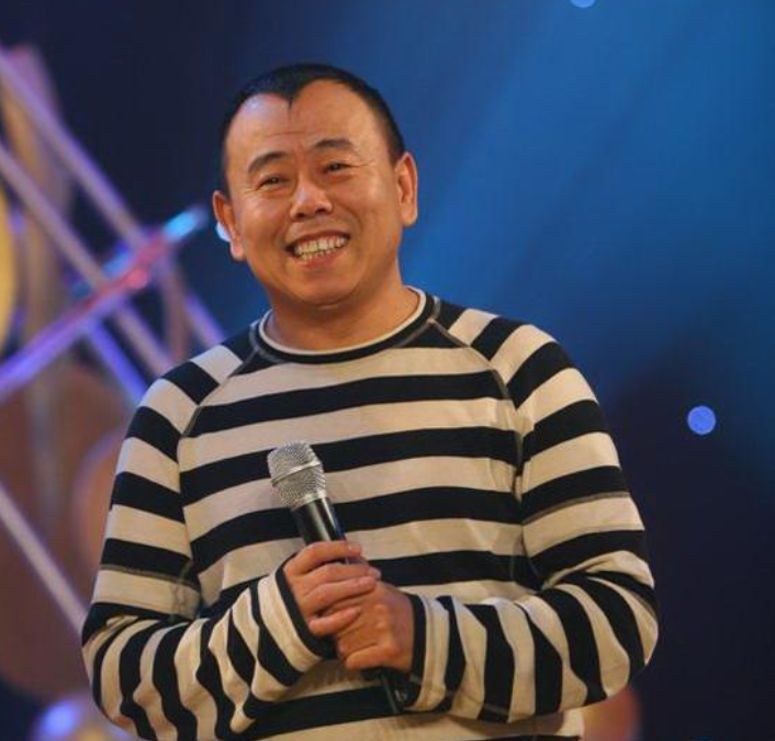 贾云哲|“紫薇儿子”已23岁，靠注射激素身高1米6，童颜依旧成潘长江第二