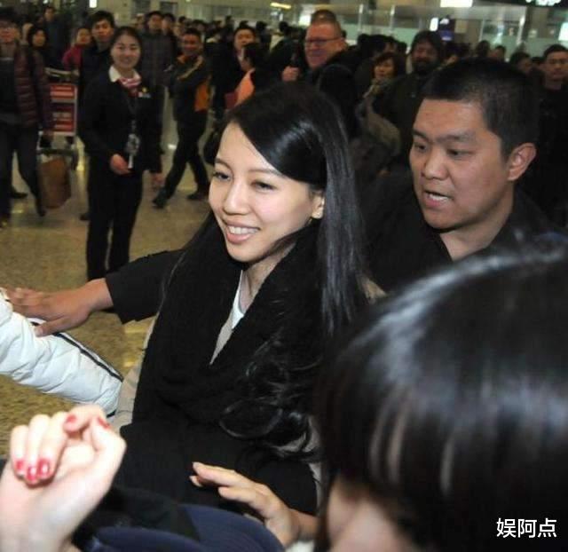 王力宏|王力宏试图用钱“收买”前妻遭拒绝，李靓蕾再放大锤要求其道歉