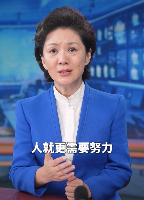 时尚风行派|海霞真令人心疼!穿西装报家乡灾害满脸沧桑不已,眼中含泪太动容